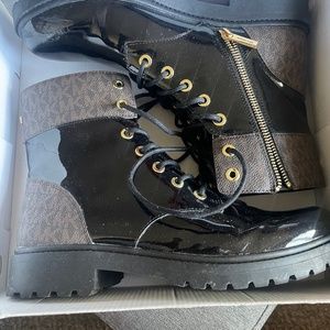 Micheal KORS boots